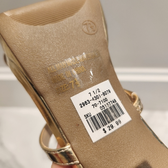 Gold platform sandals 7.5 - Picture 5 of 5